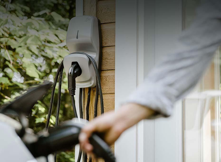 FLO Maison X5 - Level 2 charging station for electric vehicles (EV)