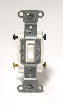 LEVITON 18204-CW INTERR 15A 4V 347V WHITE