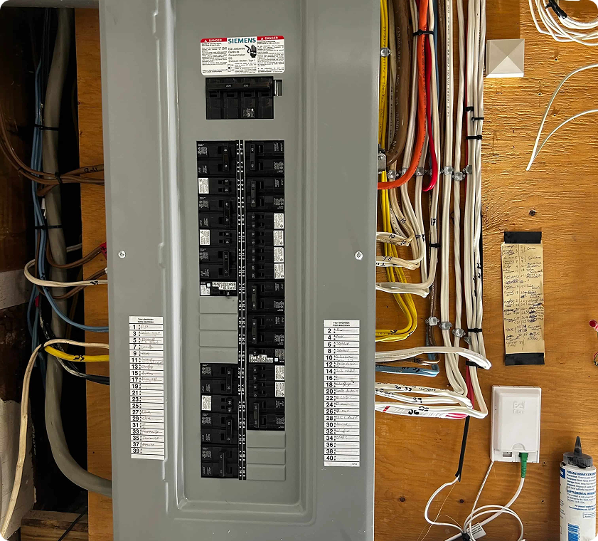 Panneau électrique non conforme : mise aux normes à Québec